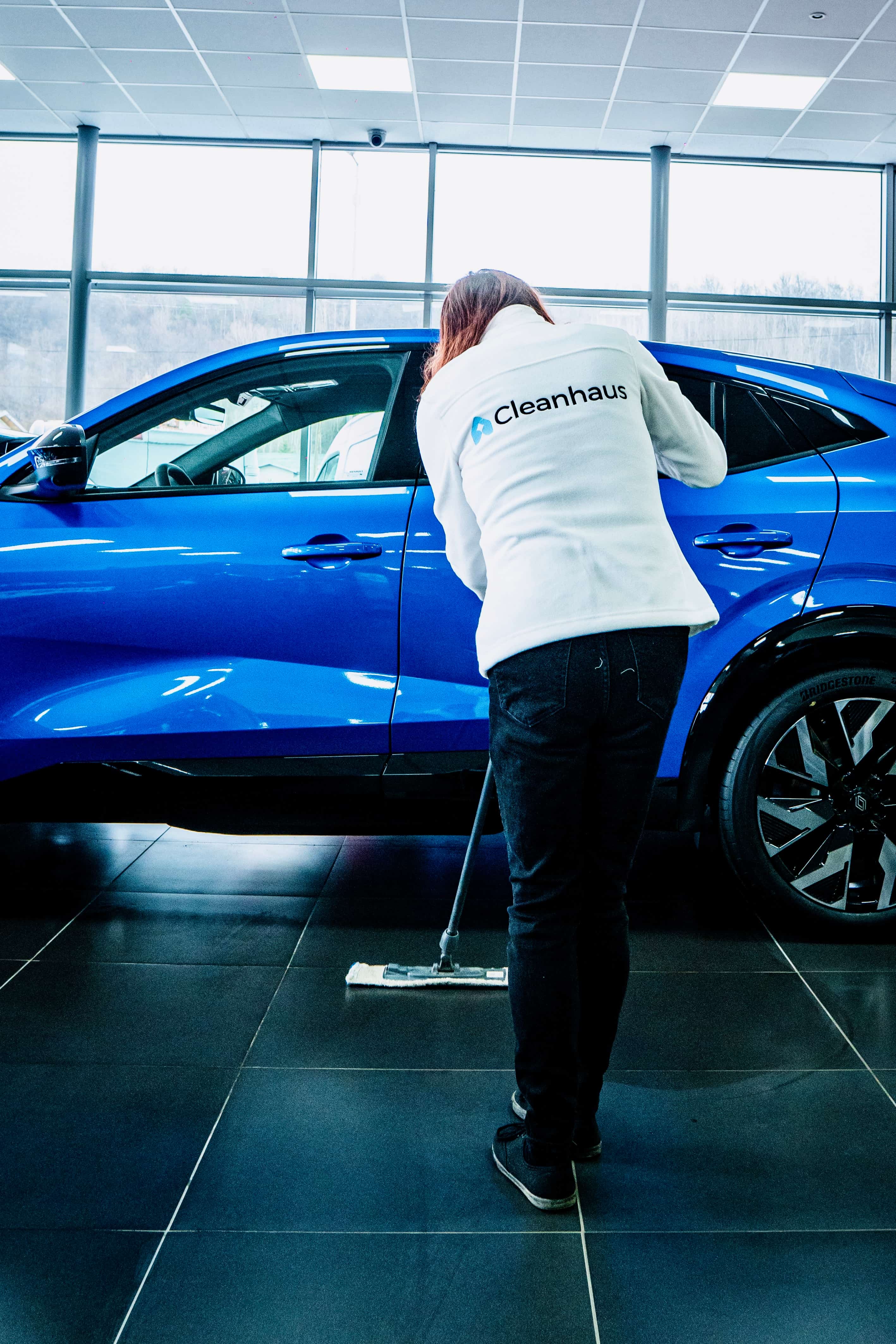 Predajne áut a showroomy